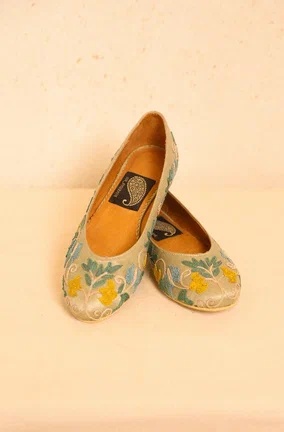 Shoe