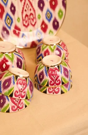 Porcelain set with adras design