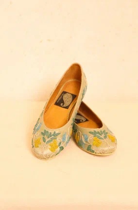 Shoe